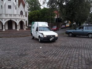 Acidente envolve Fiorino e caminhão em cruzamento no Centro