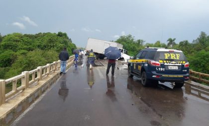 Acidente bloqueia a BR-290 em Minas do Leão