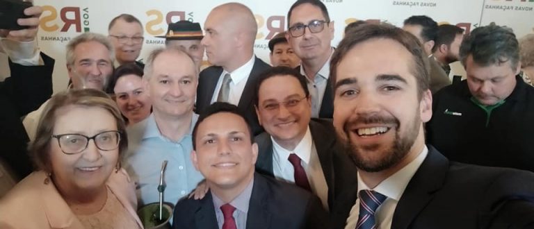 EntreLinhas – Chega mais para foto, Ghignatti… Prefeito? Cadê?