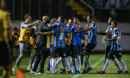 No Estádio Centenário, Grêmio vence o Ceará por 2 a 1