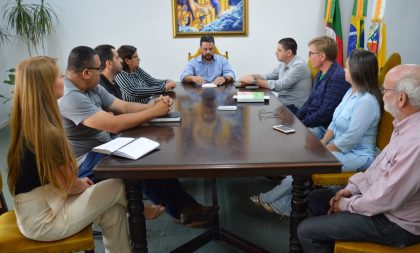 Reunião na Prefeitura analisa proposta de pórtico no Bairro Fátima