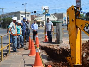 Rotatória na Cinco Esquinas vai mudar ponto de táxi para a Rua Júlio