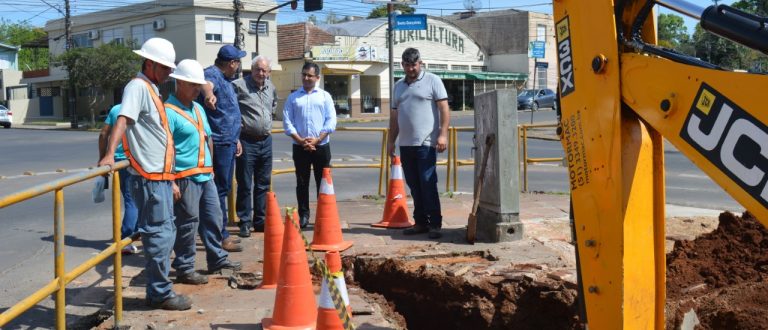 Rotatória na Cinco Esquinas vai mudar ponto de táxi para a Rua Júlio