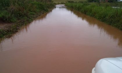 Um grande lago, assim está a estrada do Taboão no interior de Cachoeira do Sul