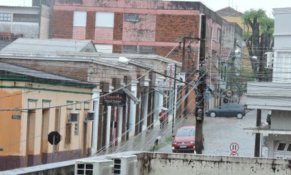 Chuva na região deve se estender até esta terça-feira