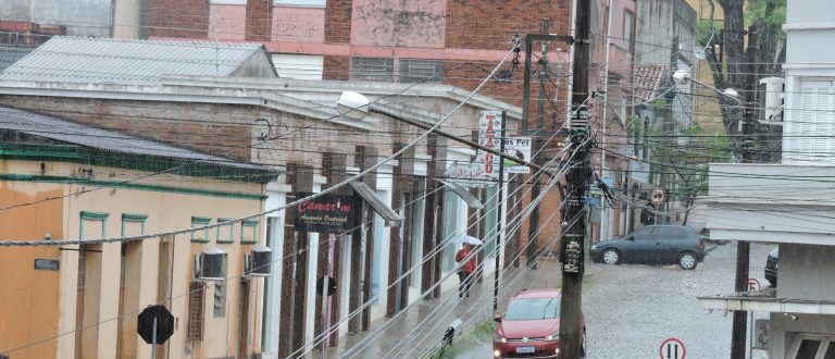 Chuva na região deve se estender até esta terça-feira