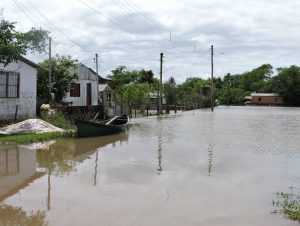 Represamento dos rios Taquari e Guaíba faz Rio Jacuí baixar lentamente