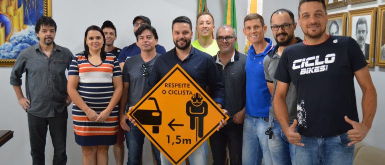 Cidade ganhará placas de trânsito indicando presença de ciclistas