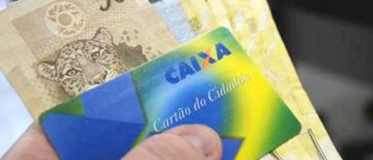 Caixa paga abono salarial para nascidos em outubro