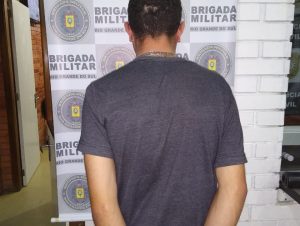 Brigada Militar prende acusado de assalto na madrugada