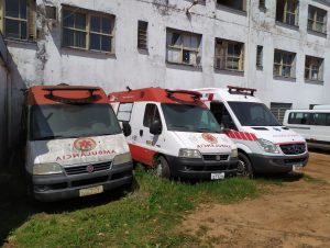 Vereador denuncia abandono de ambulâncias na secretaria da Saúde