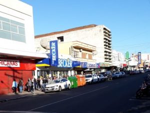 Black Friday lota calçada da Rua Júlio de Castilhos