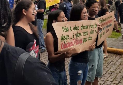 Estudantes nas ruas contra o pacote do governo para a educação