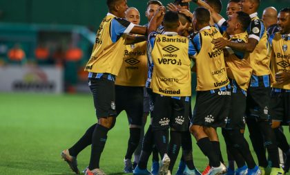 Grêmio vence a Chape na Arena Condá e se mantém no G-4