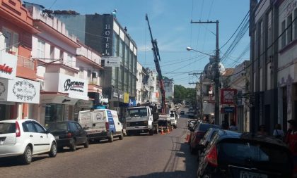 Obra interrompe trânsito na Rua Sete de Setembro