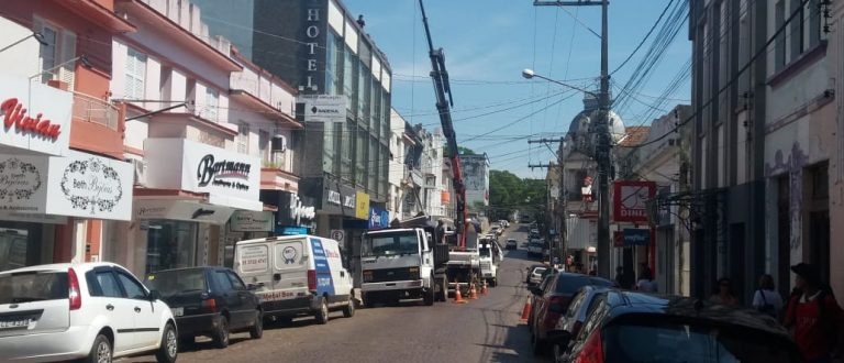 Obra interrompe trânsito na Rua Sete de Setembro