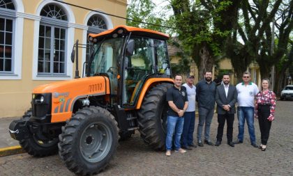 Patrulha Agrícola ganha trator de emenda parlamentar