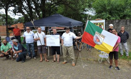 Protesto barra saída de viaturas do 35º Batalhão de Polícia Militar