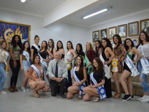 Candidatas ao título da Mais Bela Comunitária foram à Prefeitura