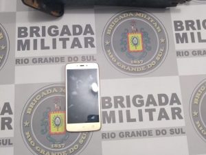 Brigada Militar prende dois homens por roubo a pedestre