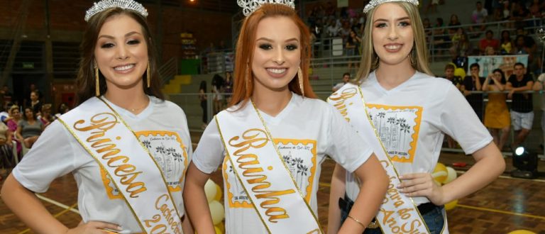 Corte dos 200 anos de Cachoeira tem a jovem Thaynara como rainha