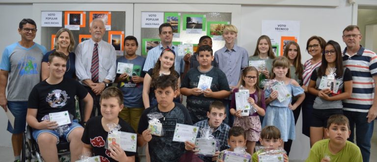 Alunos são premiados pelas melhores fotos sobre meio ambiente