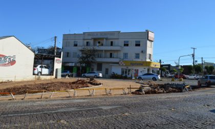 Prefeitura vai pagar R$ 58,4 mil em iluminação, concreto e tinta na rotatória