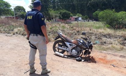 Motociclista tem braço e perna amputados em acidente na BR-290