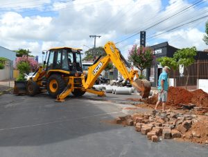 Obra da rotatória vai causar alteração no trânsito da Cinco Esquinas