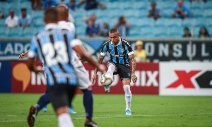 Com gols de Everton, Grêmio vence de virada o São José, na Arena