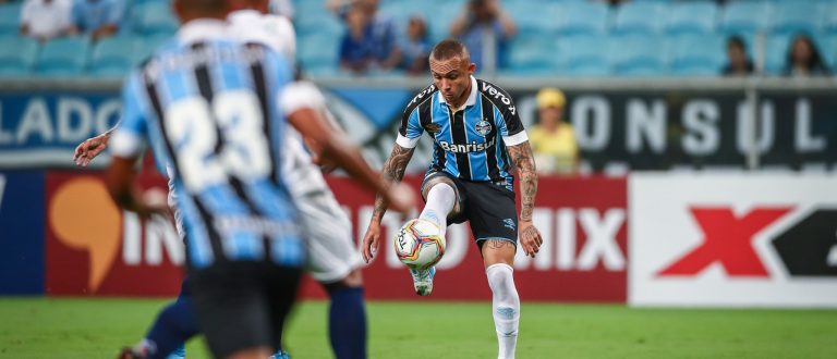 Com gols de Everton, Grêmio vence de virada o São José, na Arena