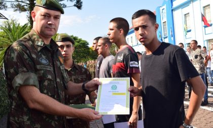 141 jovens são licenciados no 3º Batalhão de Engenharia