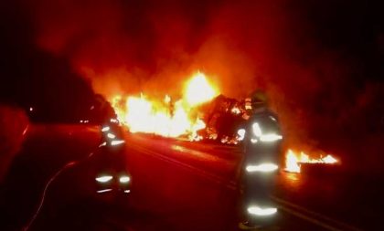 Caminhão de Rio Pardo pega fogo em Goiás