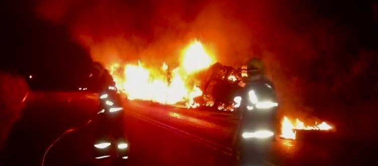 Caminhão de Rio Pardo pega fogo em Goiás