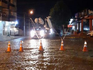 Queda de cabos de telefonia e internet interrompe principal acesso à zona norte