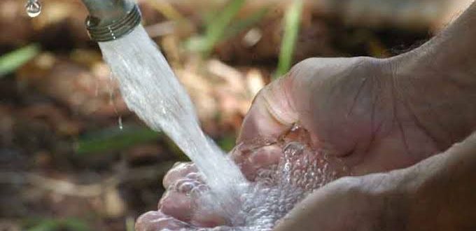Prefeitura socorre com água potável 42 famílias de 17 localidades