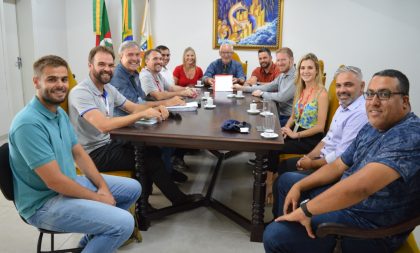 RGE decide iluminar ruas e levar energia solar para escolas