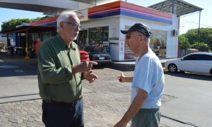 Prefeito tenta explicar problemas na obra da rotatória, depois de derrubar casinha e cancelar liberação para veículos