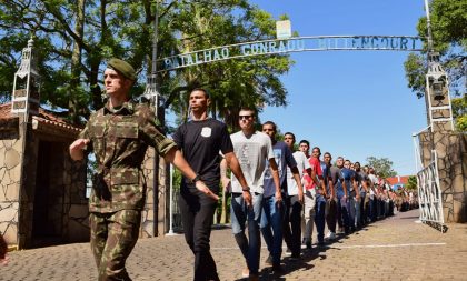 Batalhão libera 100 soldados e se prepara para receber novo efetivo