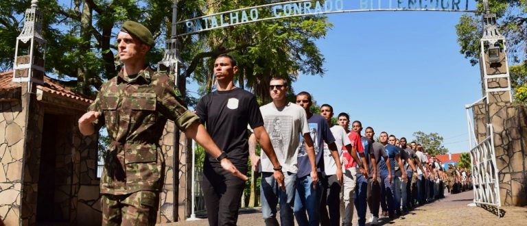 Batalhão libera 100 soldados e se prepara para receber novo efetivo