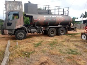 Batalhão auxilia no abastecimento de água na Vila Vargas