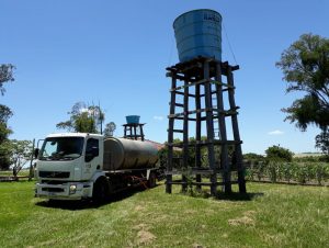 Força-tarefa leva água para 1.200 famílias do interior