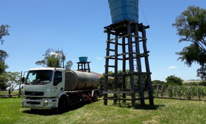 Força-tarefa leva água para 1.200 famílias do interior