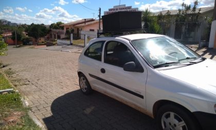 Prefeitura usa carro de som para orientar comunidade contra COVID-19