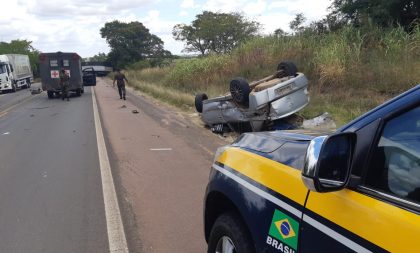 Motorista morre em capotagem de veículo na BR-290