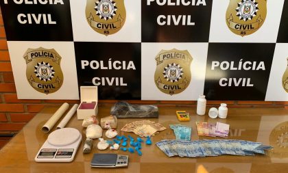 Polícia prende suspeito com quase 2kg de droga e máquina de cartão