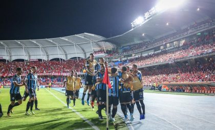 Fora de casa, Grêmio vence: 2 a 0