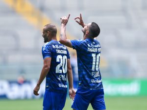 Com portões fechados, Grêmio vence de virada o São Luiz, por 3 a 2, na Arena