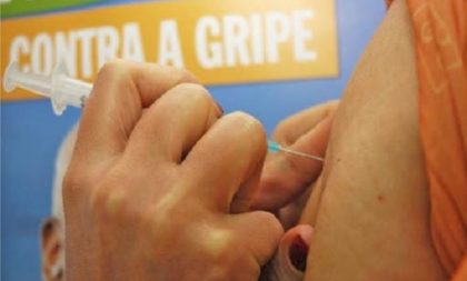 Vacinação contra a gripe começa pelos idosos nesta segunda-feira