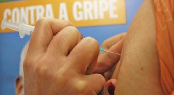 Vacinação contra a gripe começa pelos idosos nesta segunda-feira